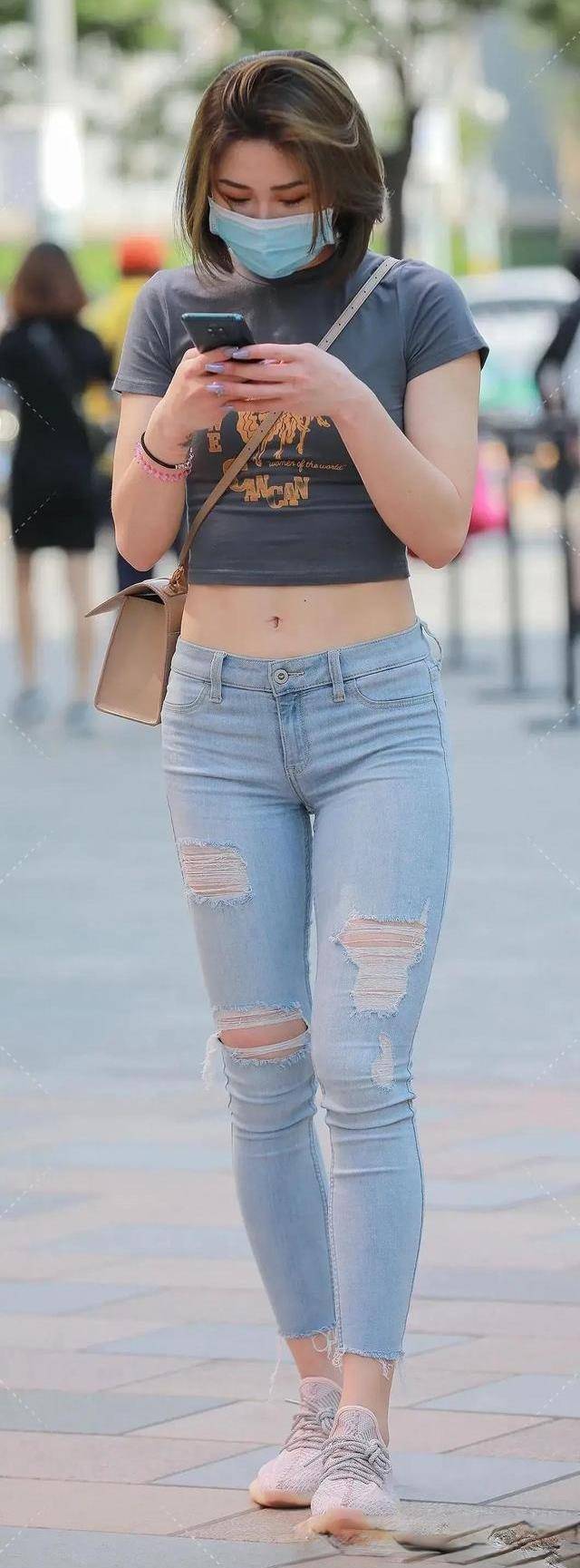 颜色|贴身“无缝”打底裤，选择时髦服饰，走在大街上