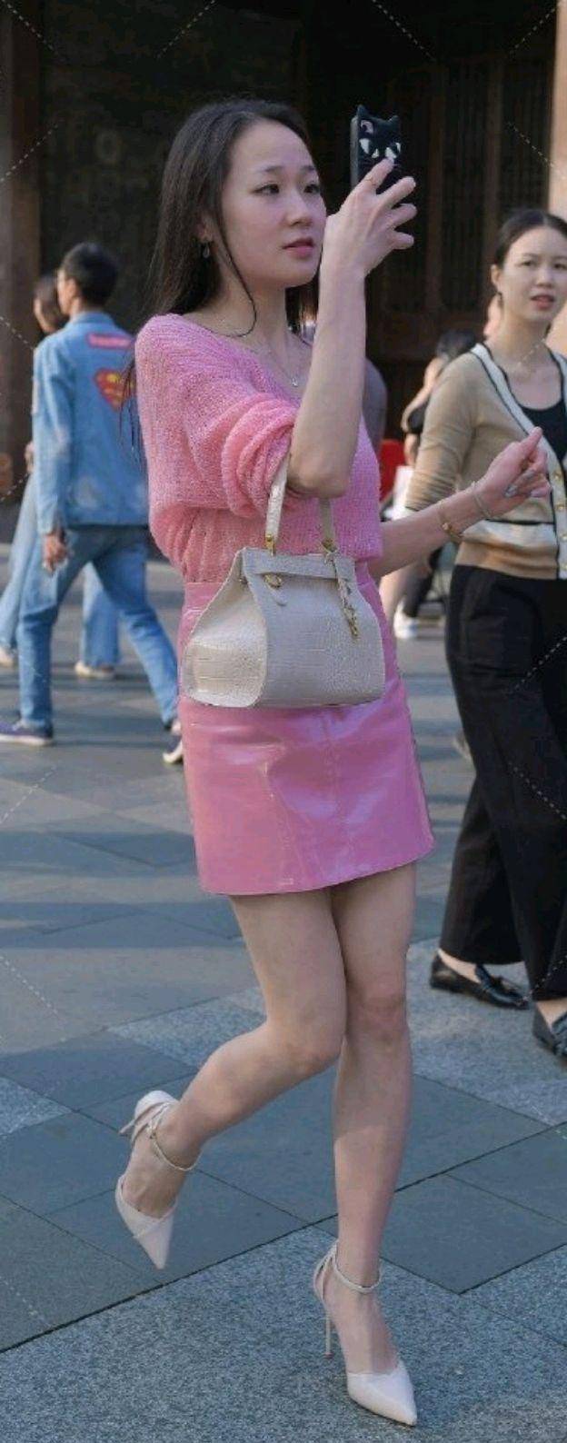 设计|穿着柔软有质感的连衣裙，轻松优雅舒适，令人难忘