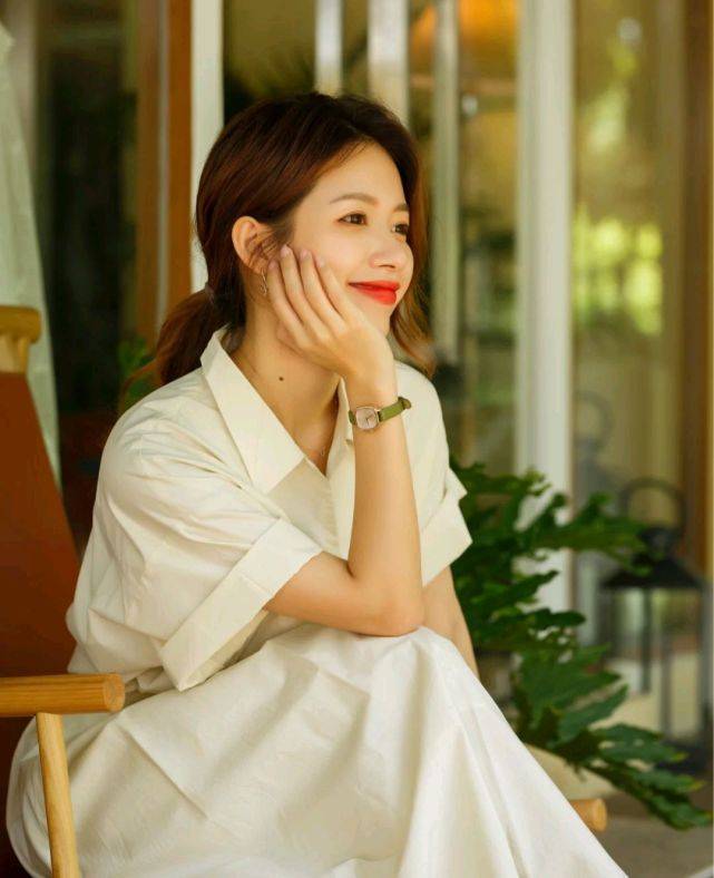 感觉|优雅浪漫的裙装穿搭，可以呈现俏皮甜美的感觉，也可以很有女人味