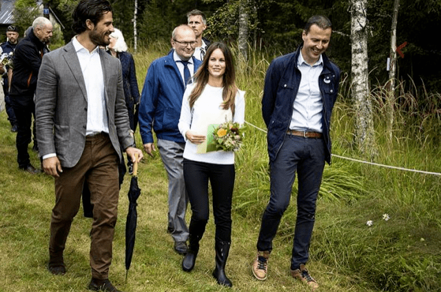 黑色|瑞典辣模王妃新照曝光!拖地喇叭裤太累赘,4个月大的小王子萌翻