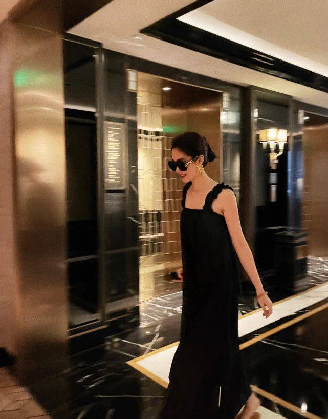 经典|论穿搭杨采钰没输过，私服造型真的一绝，气质又优雅