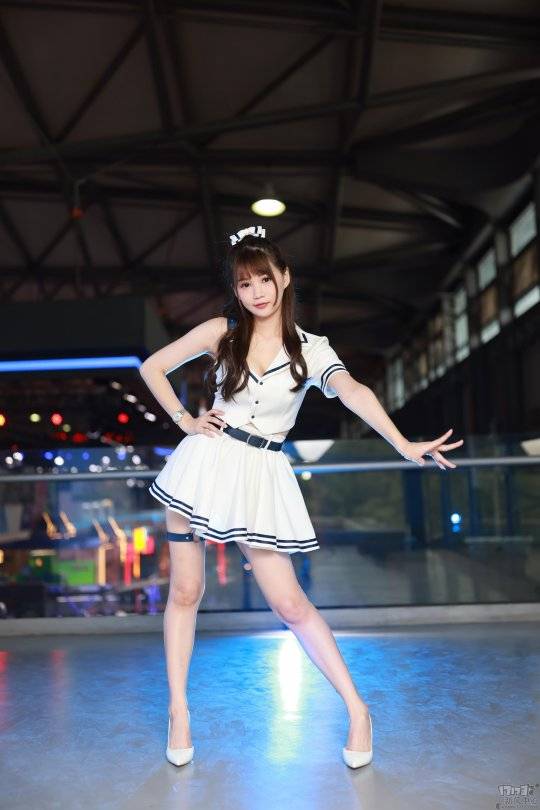 都齐聚|2021ChinaJoy现场Showgirl：快来，大量的深V白衣女神，不解释！
