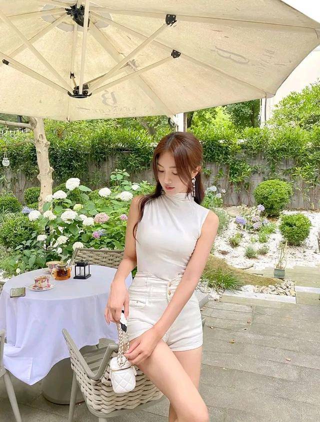 夏季里|白色，精致时髦女孩的韵味感