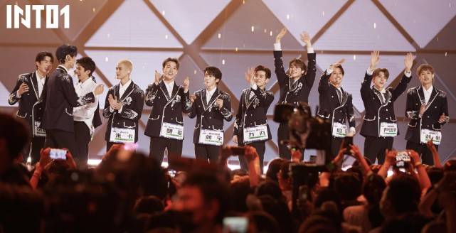 尹浩宇|INTO1成团百天成绩亮眼 国际男团初出茅庐未来可期