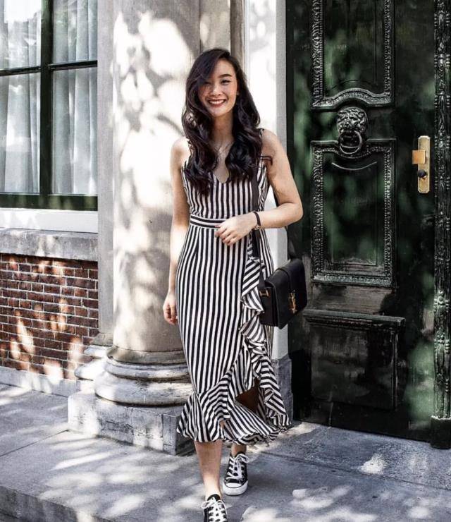 设计|张艺谋携娇妻和儿子亮相，陈婷穿5万多白色上衣出席，气质好优雅