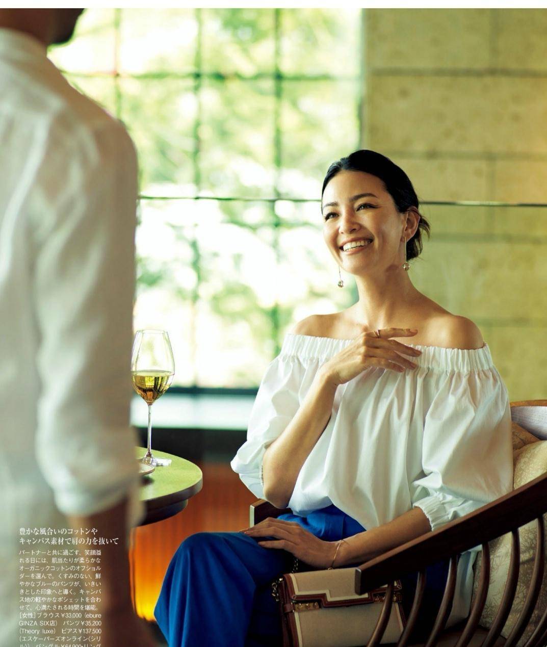 样式|讲真,四五十岁的女人可以赶时髦,但要学会选款,适合自己才好看