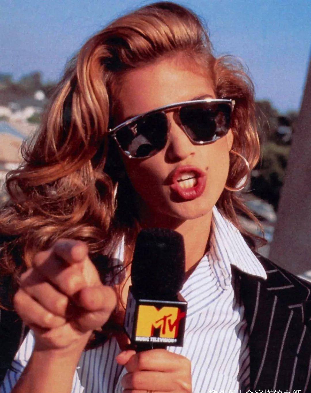 因为|别去点痣了,现在都流行自己画痣了,看看你的痣长对地方了吗