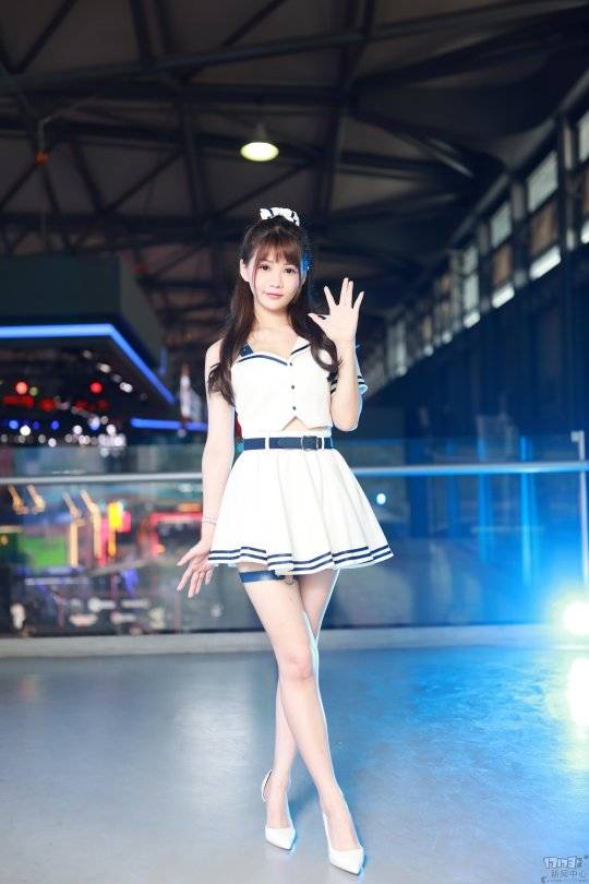 都齐聚|2021ChinaJoy现场Showgirl：快来，大量的深V白衣女神，不解释！