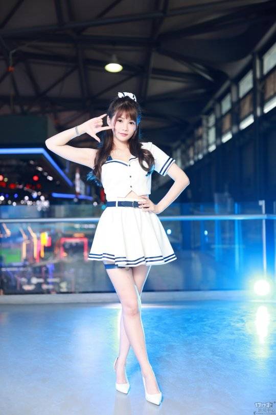 都齐聚|2021ChinaJoy现场Showgirl：快来，大量的深V白衣女神，不解释！