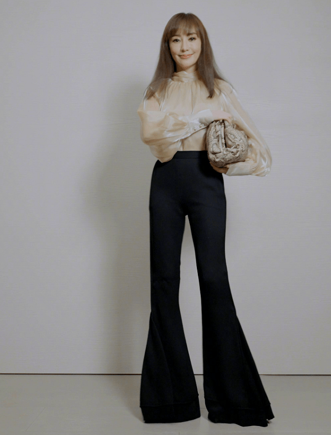 套装|懂得保养的女人看着不会老，关颖私下的状态，一点没有奔五的影子