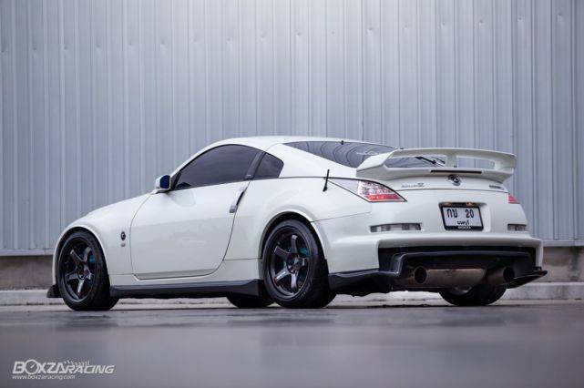 改装nismo套件的日产350z战斗格满满的