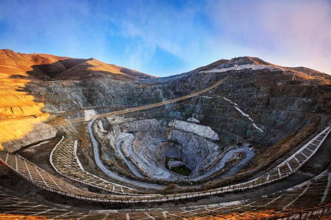 刚刚新疆流出的一组照片全世界都惊呆了