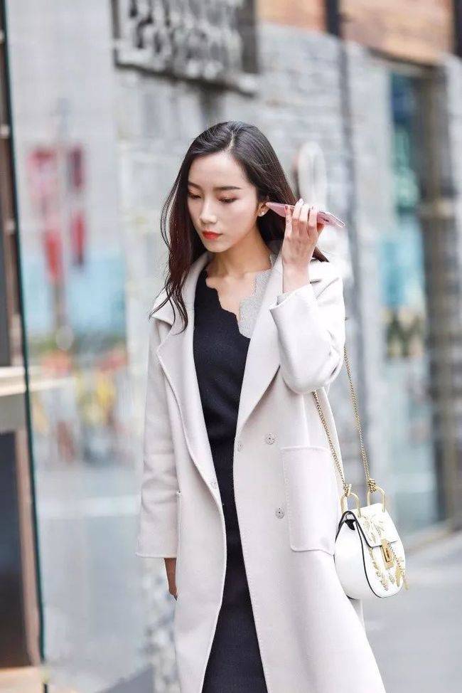 设计|风衣搭配长裙，明艳动人性感时尚！