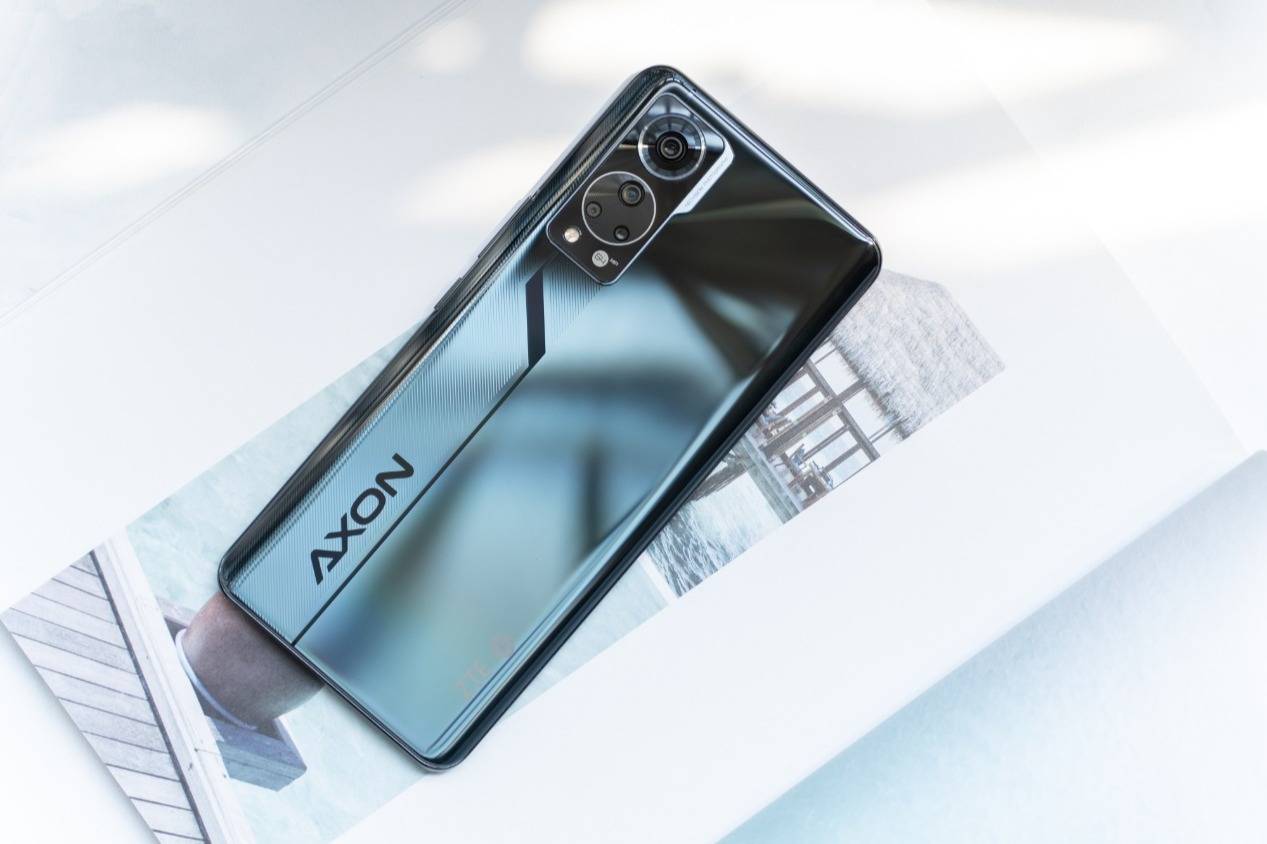 全面屏新物种中兴axon30屏下版了解一下