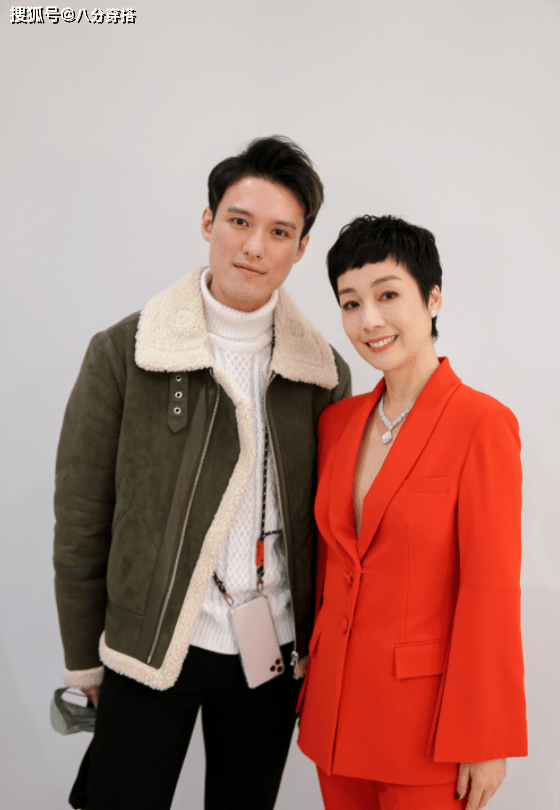 身材|江美仪太懂秀身材，穿红色西装干练潇洒，身姿挺拔不像49岁中年人