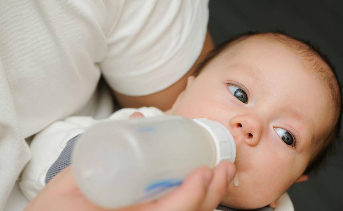 宝宝两个月不爱吃奶,奶量少怎么办