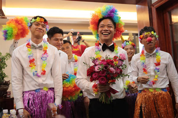 从校服到婚纱,娶了班上跑得最慢的那个人:苏炳添的爱情好甜!_林艳芳