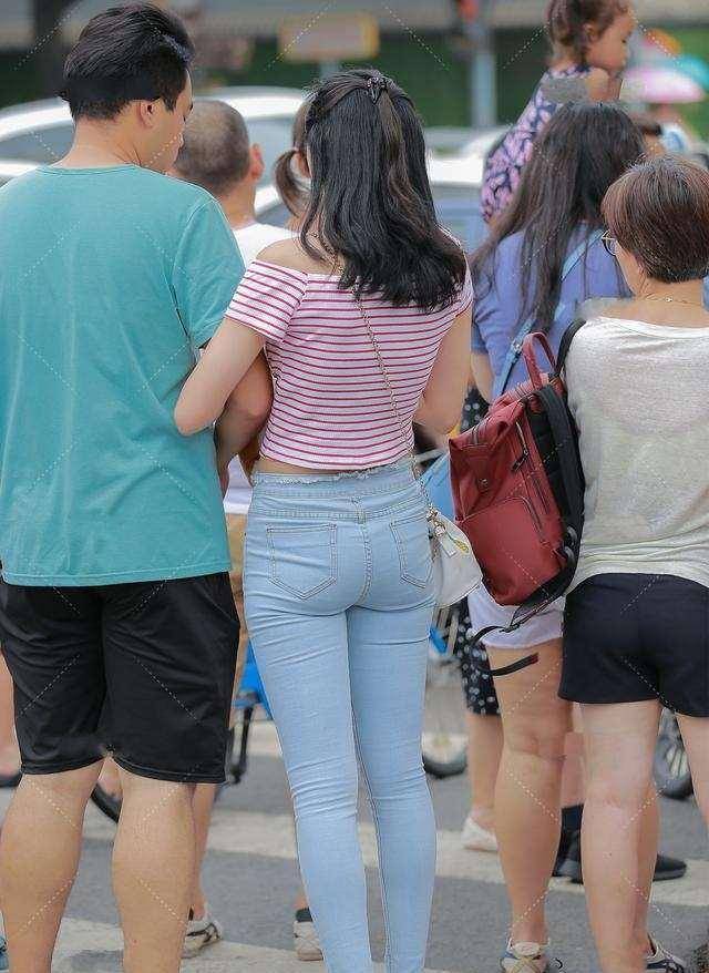 身材|穿上打底裤让这个季节充满新鲜感，亮眼吸睛搭配更好看，搭配得当