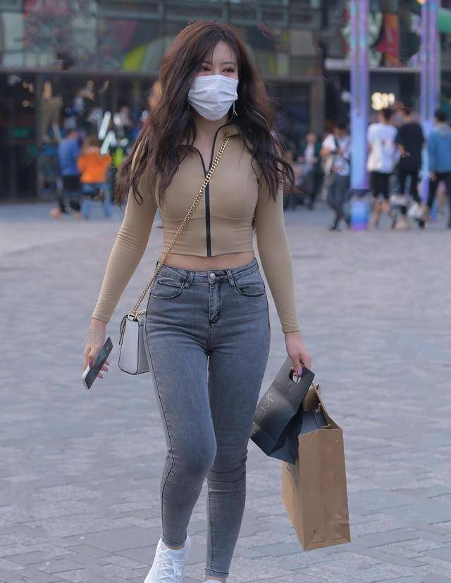 风情|魅力动人的瑜伽裤装扮很有时尚感，带来别样的风情，百搭舒适