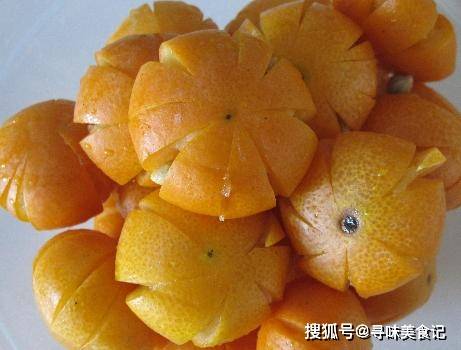 上市|十月份，金桔正火热上市，隔三差五吃一点，止咳化痰比吃药还好
