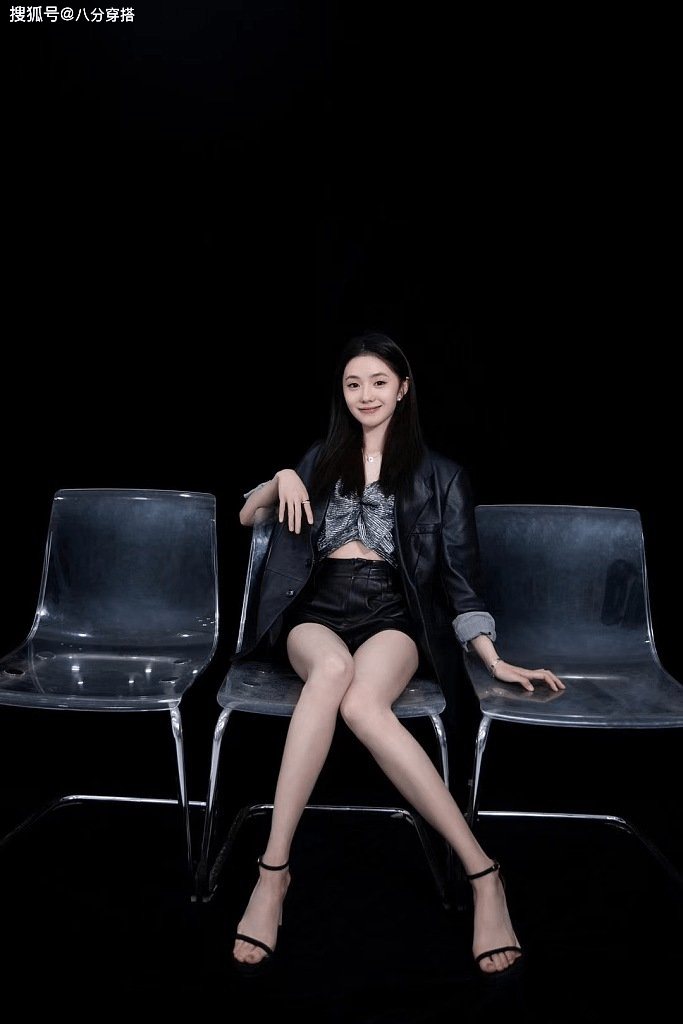 身材|江美仪太懂秀身材,穿红色西装干练潇洒,身姿挺拔不像49岁中年人