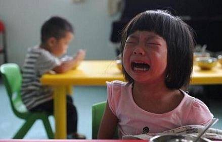 厕所|幼儿园冷暴力,孩子默默承受,家长还以为孩子过得开心