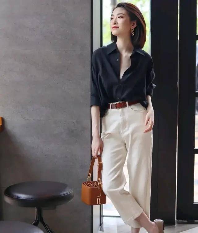 颜色|这才是中年妈妈该有的穿搭！衬衫+直筒裤，气质减龄，很高级