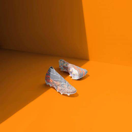 官网|adidas官网携SUPERSPECTRAL足球鞋套装丰富足球赛场色彩