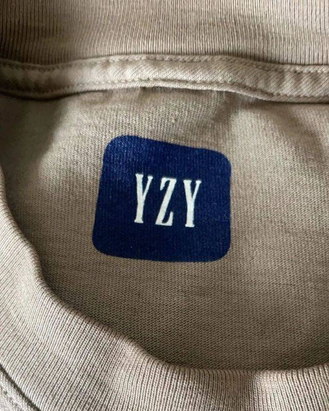 &quot|随时突袭？Yeezy x GAP联名＂奔驰限定＂T恤曝光，高能发售预警！