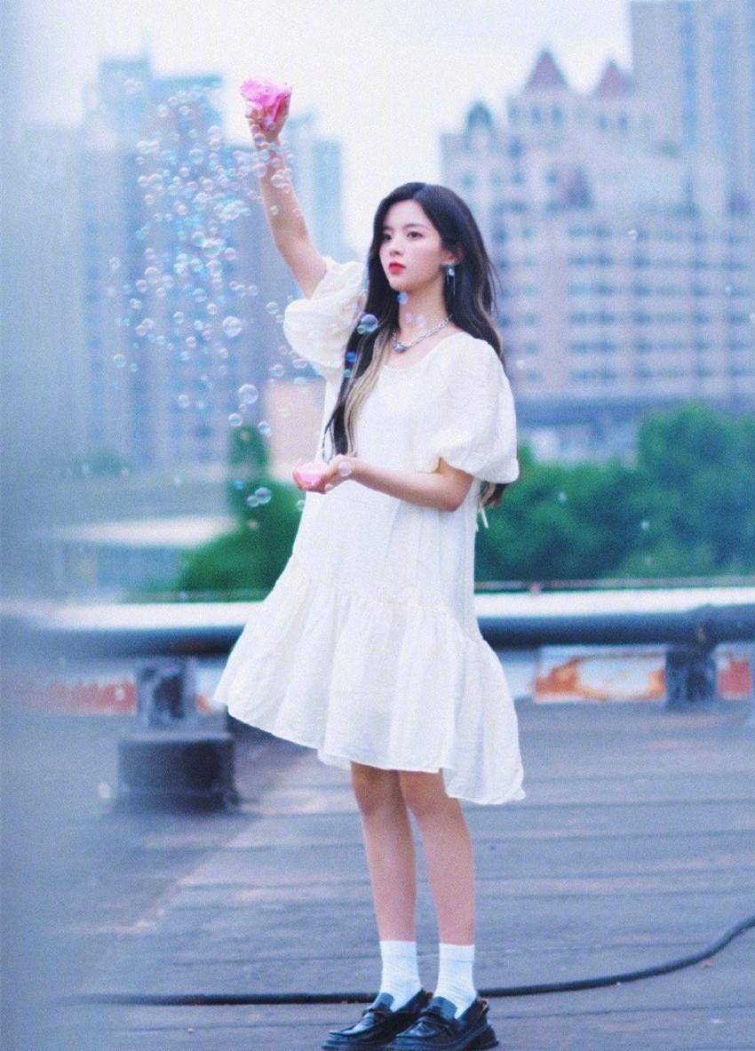 小白|谭松韵把泡泡袖穿火了，甜美又可爱，很多女明星都在模仿