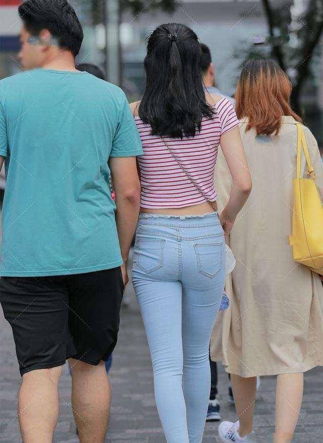 身材|穿上打底裤让这个季节充满新鲜感，亮眼吸睛搭配更好看，搭配得当