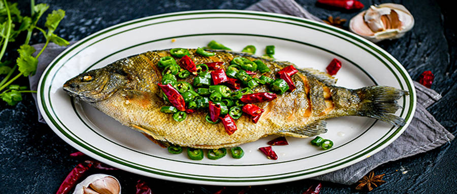 翡翠斑鱼明明比鲈鱼好吃比金枪鱼营养为什么价格却比草鱼还便宜