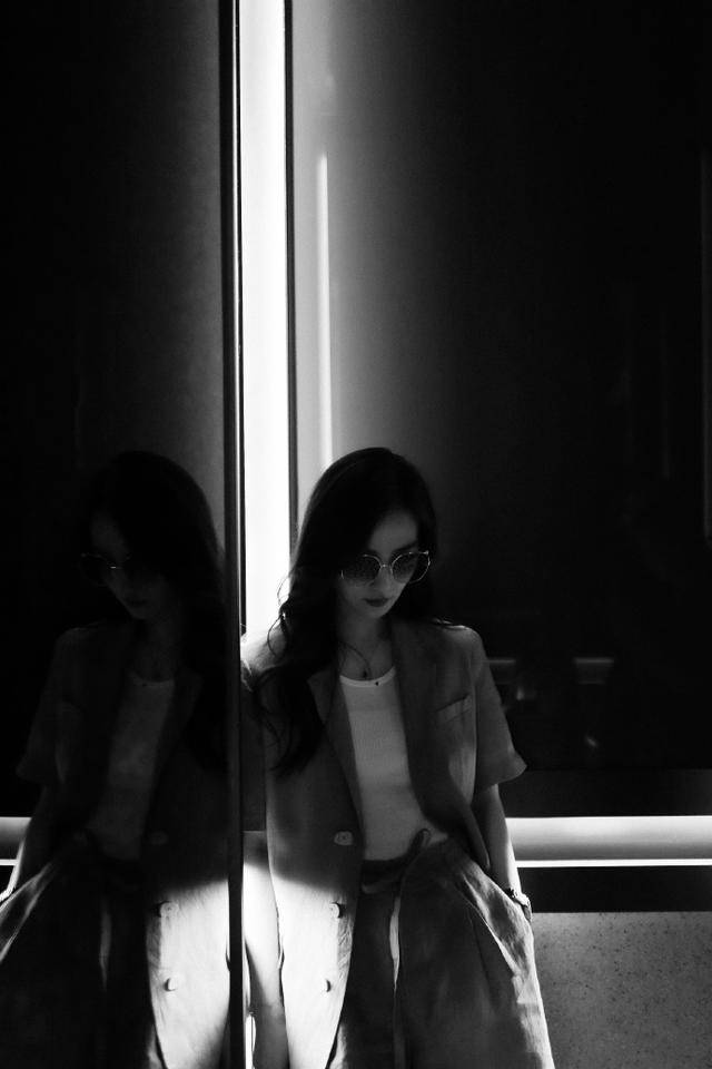 套装|刘诗诗才是“氛围感”美女，穿五分裤随性又潇洒，这腿也太细了