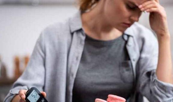 进行|正确监测血糖，预防糖尿病并发症！多久测一次？80%的人做错了