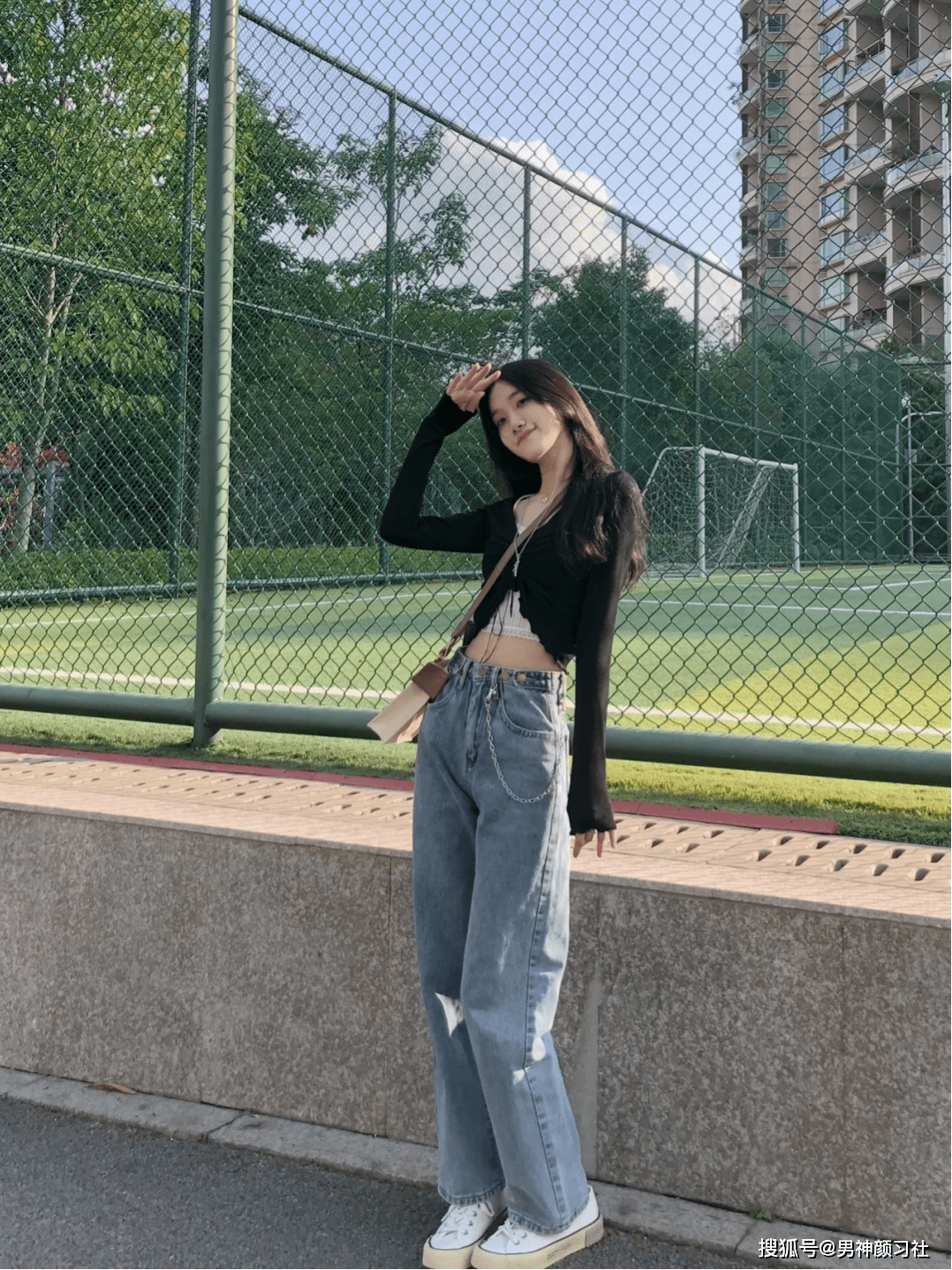 设计|盛夏露脐装，撩人指数90分；为什么很多人容易穿出廉价感