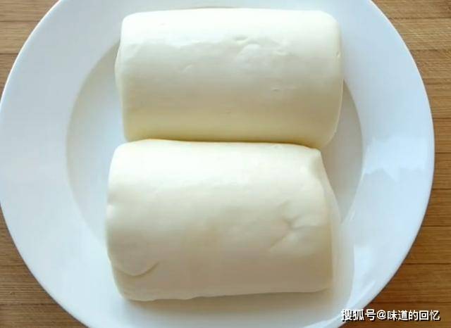 颜色|剩馒头怎样做才不浪费？大厨教你新吃法，不用一滴油，孩子抢着吃