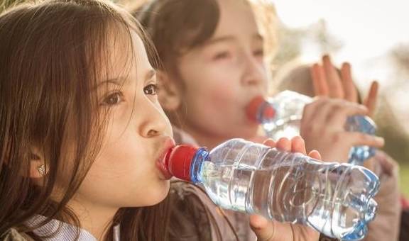 肾脏|身体如果缺水了，一般会有这3个讯号，知道的人还不多