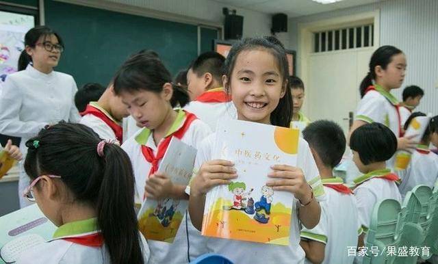 中医药文化中小学生读本 进入中小学校中医药文化课程的第六年 果盛