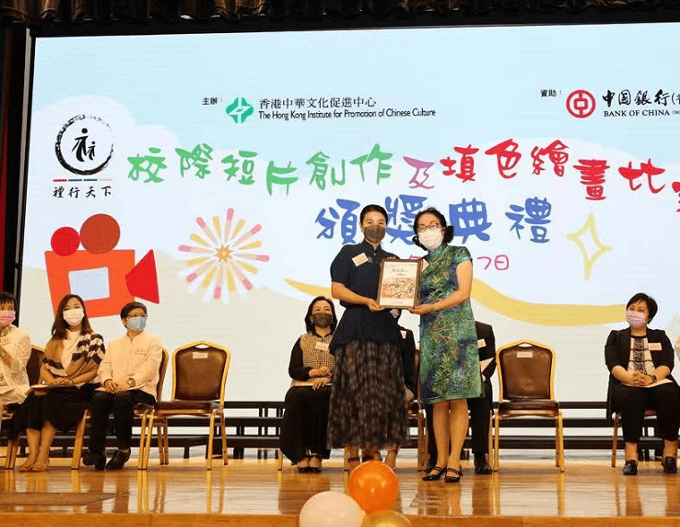 马尾|郭晶晶当裁判挺有气场的,当妈以后更稳重了,低马尾隐藏豪门气度