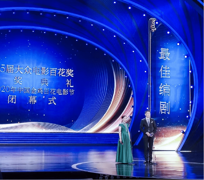 保养|陶慧敏保养的好，镜头下肌肤白皙光滑，穿身绿裙子更衬好气色