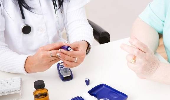 症状|提醒：糖尿病人有这6个表现，可能要考虑“糖尿病肾病”