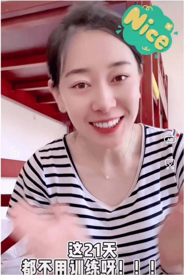 进行|冠军孙一文真悠闲！条纹衫都能穿出高级感，自带巨星气场真该火