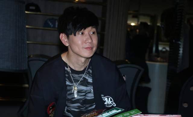 可不作不过瘾的陈立冷却凭一己之力,成功地将林俊杰再次拉下了水