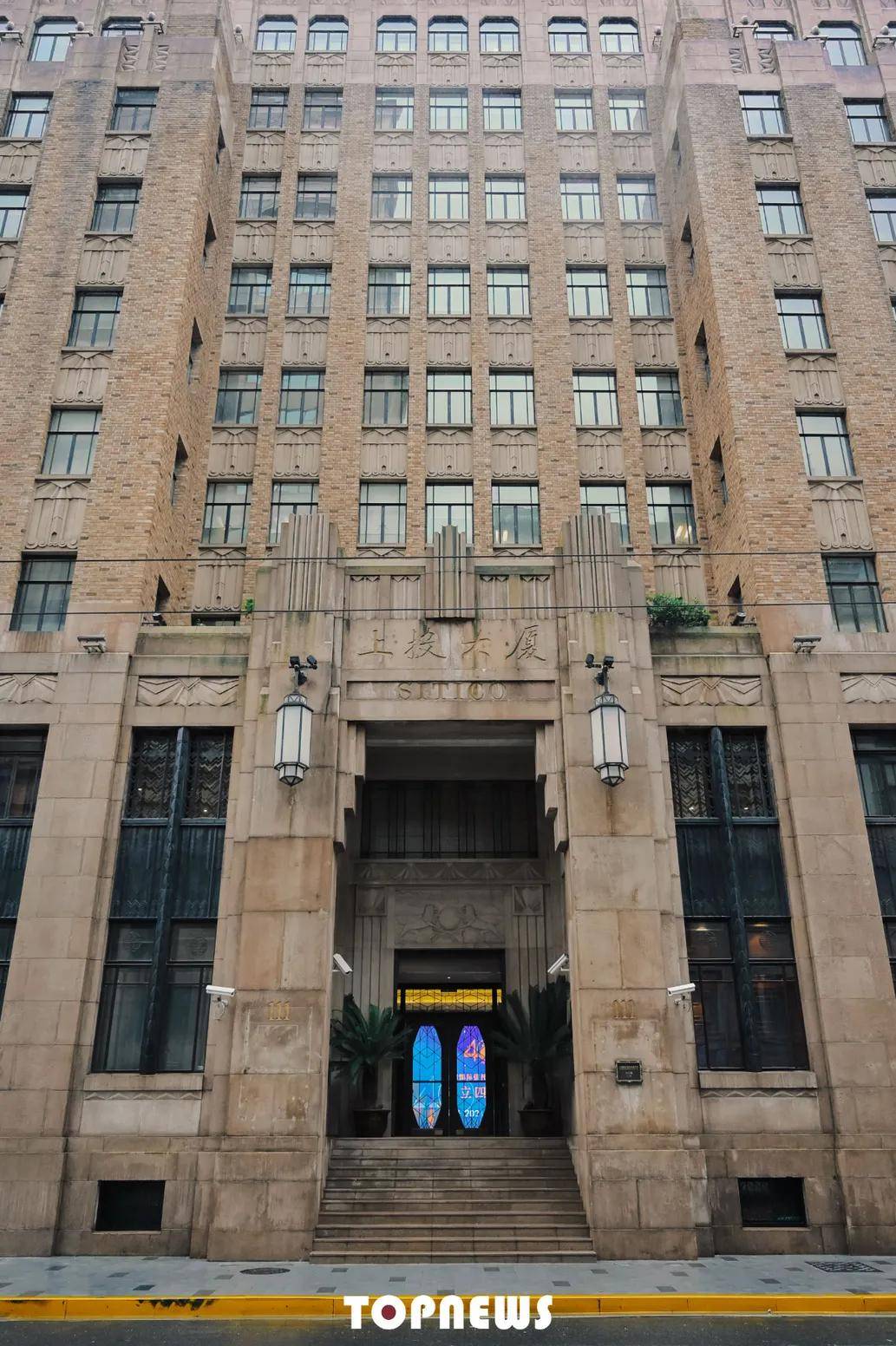 玻璃|外滩又添新艺术地标，就在这栋百年大楼里！