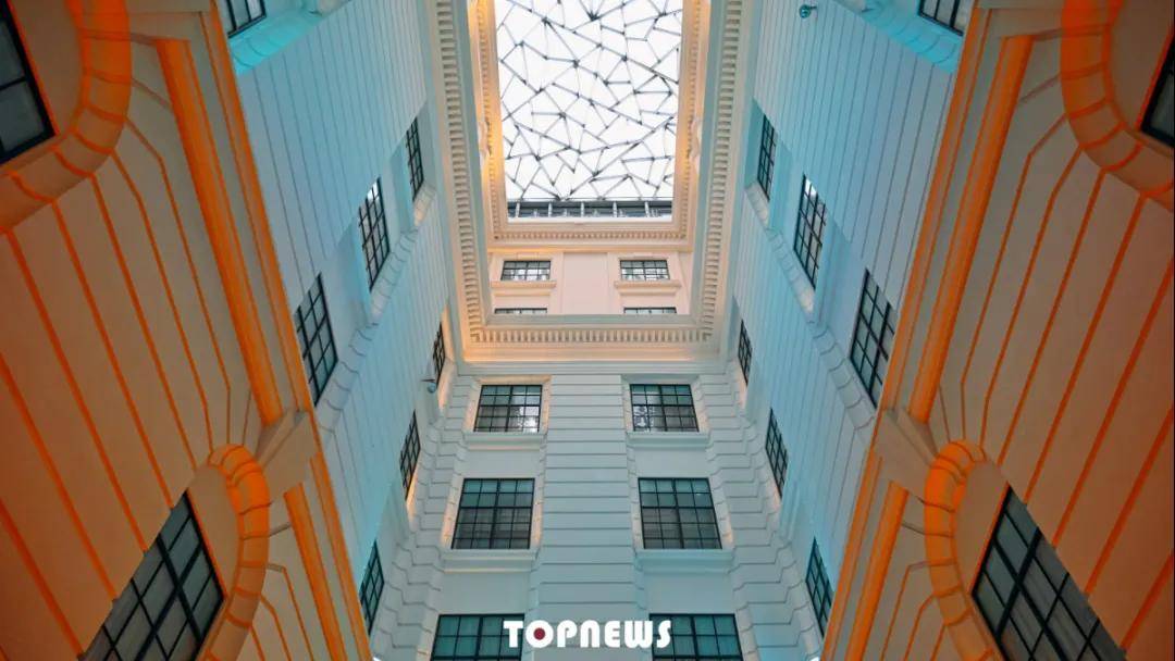 玻璃|外滩又添新艺术地标，就在这栋百年大楼里！