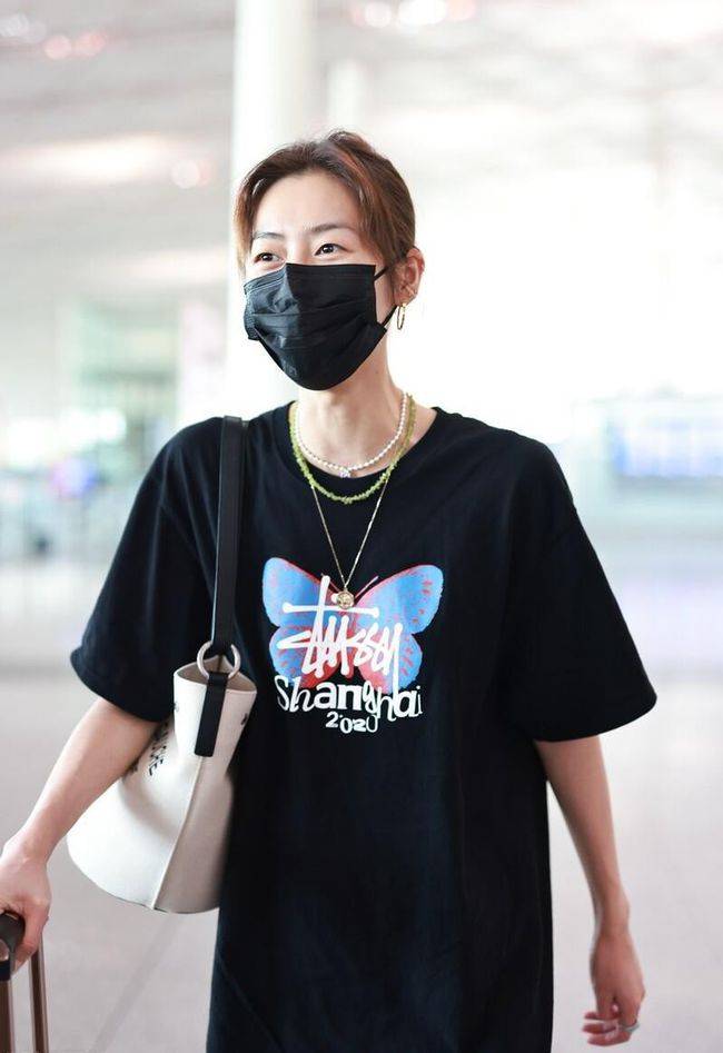 身材|刘雯仗着是模特穿衣真任性，长款T恤搭及踝印花裙，一般人不敢试
