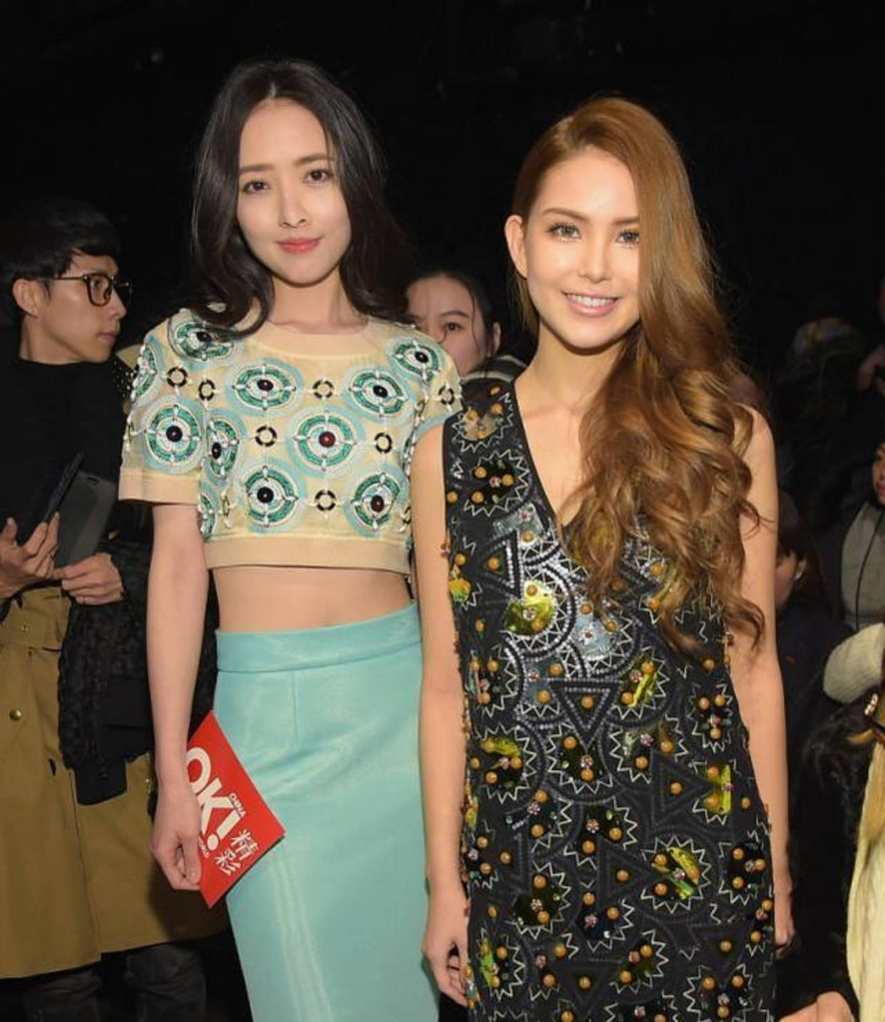 郭碧婷|郭碧婷同框小9岁昆凌，穿“露腰装”不输身材气质，看着像同龄人