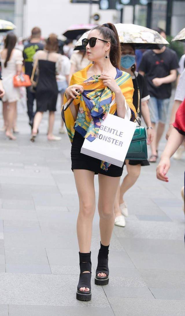 高跟鞋|高跟鞋轻而易举地穿出女性的独特魅力，塑造休闲风格
