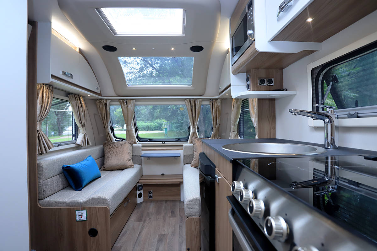 Alpine4 英国斯威夫特SWIFT SPRITE ALPINE4北京总代房车专营店户外首选车型拖挂式房车_搜狐汽车_搜狐网