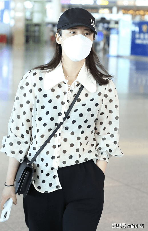 黑色|什么叫低调却有气质？看蒋勤勤的私服穿搭就知道，素颜也超能抗